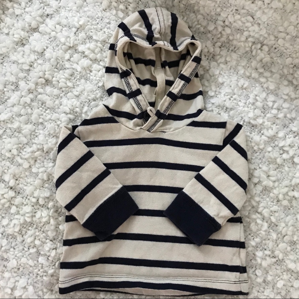 BabyGap sweatshirt in 3-6 months